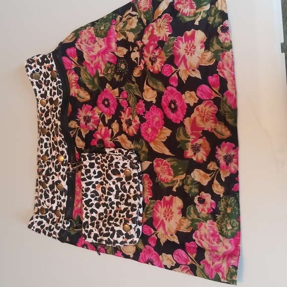 floral reversible adjustable skirt with small bag - Picture 3 of 12